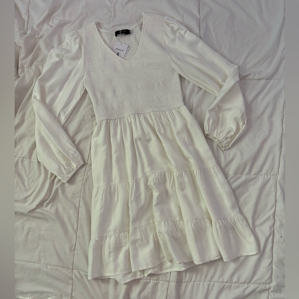 Women’s Small White Long Sleeve V-Neck Dress